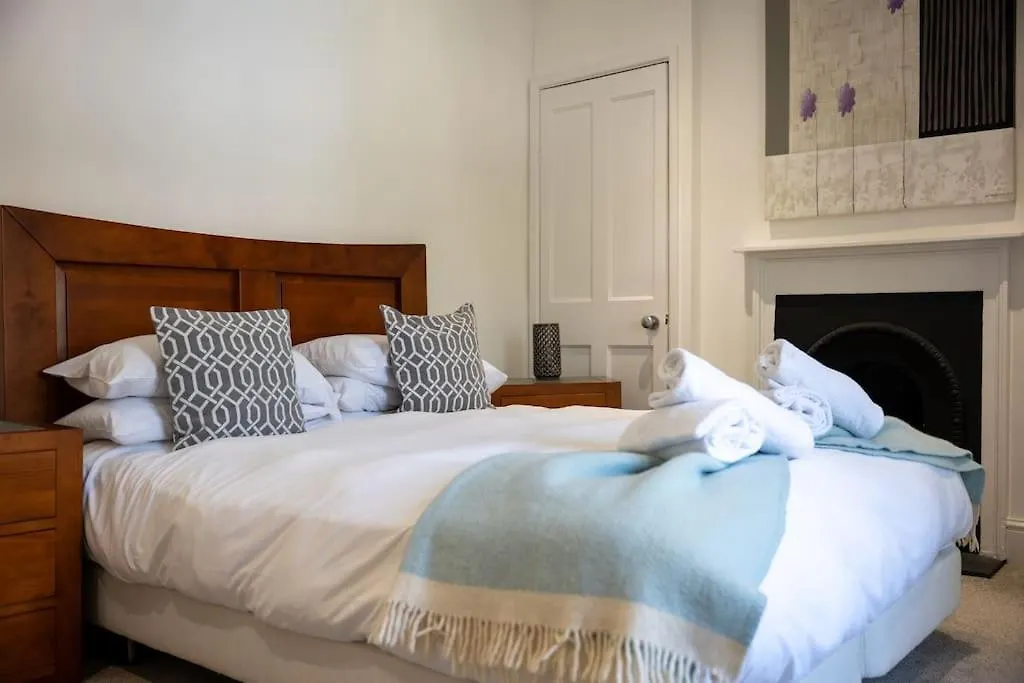 Townhouse With Garden, Parking & River Dart Views Casa vacanze