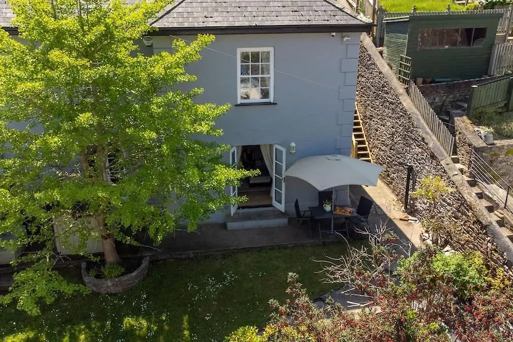 Townhouse With Garden, Parking & River Dart Views * Dartmouth