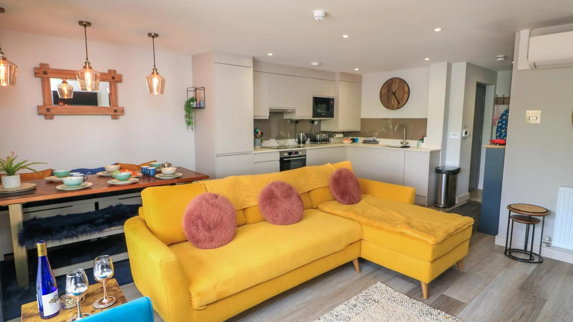 Apartment 2 De Courcey House *