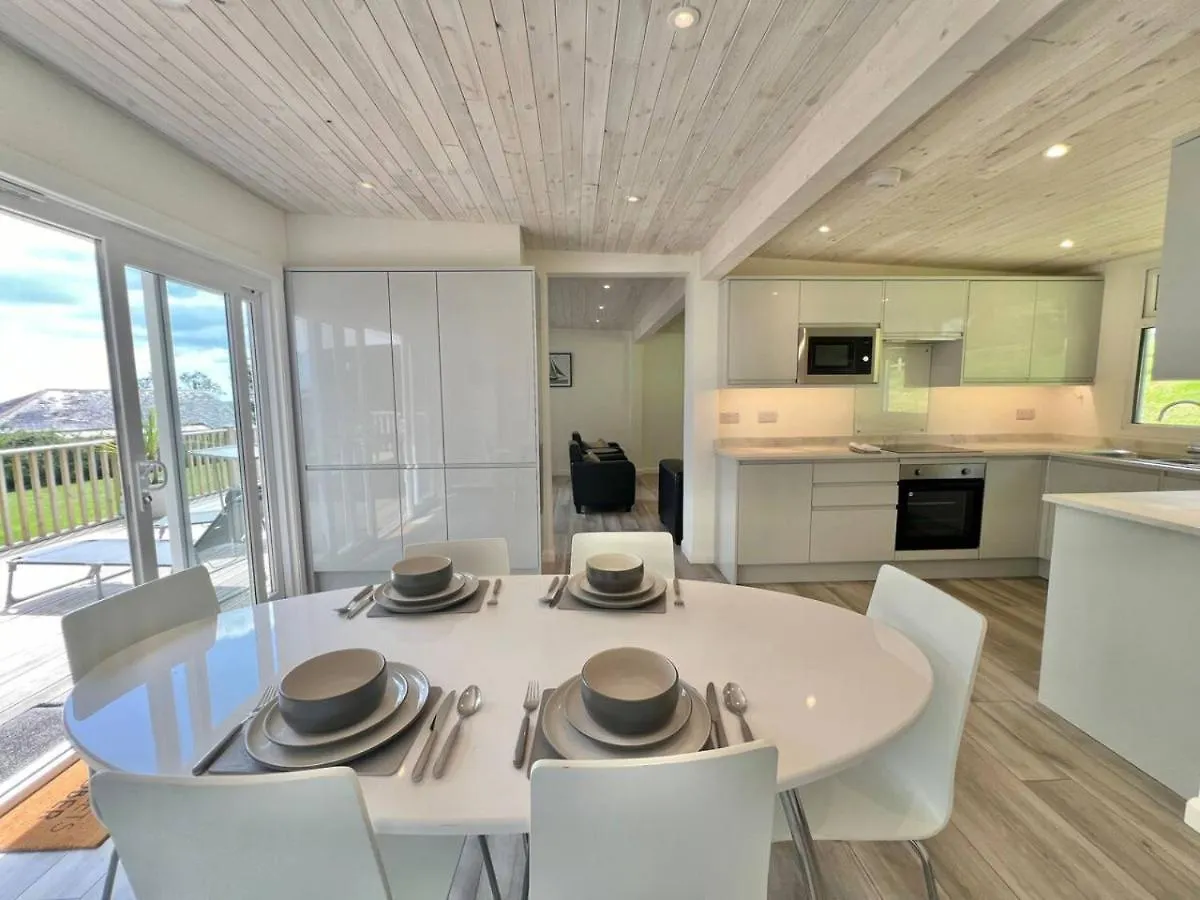 Spacious 2-bedroom With Amazing Sundeck