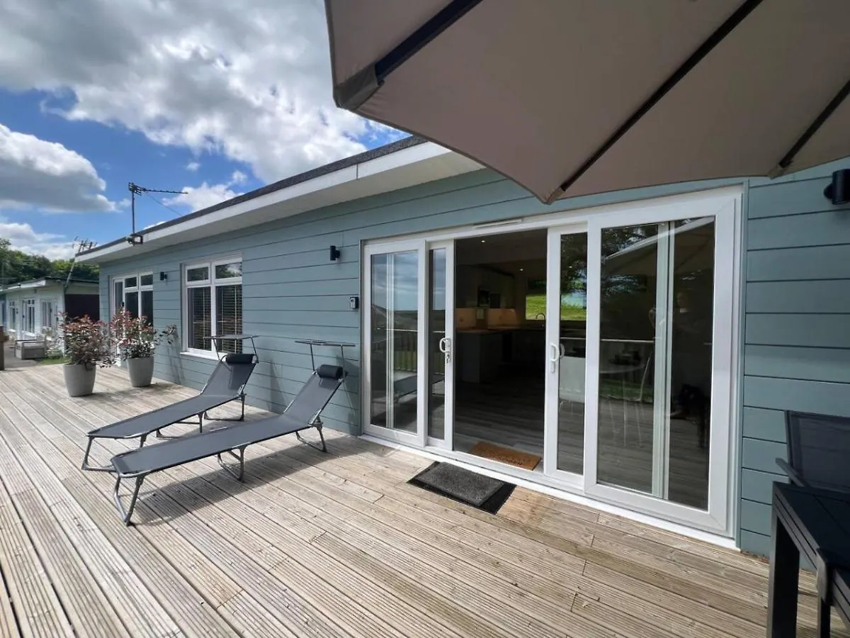 Spacious 2-bedroom With Amazing Sundeck