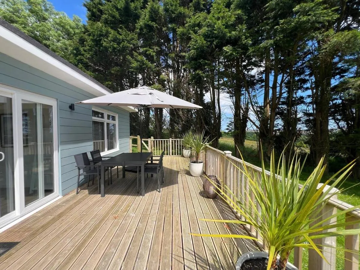 Spacious 2-bedroom With Amazing Sundeck Dartmouth