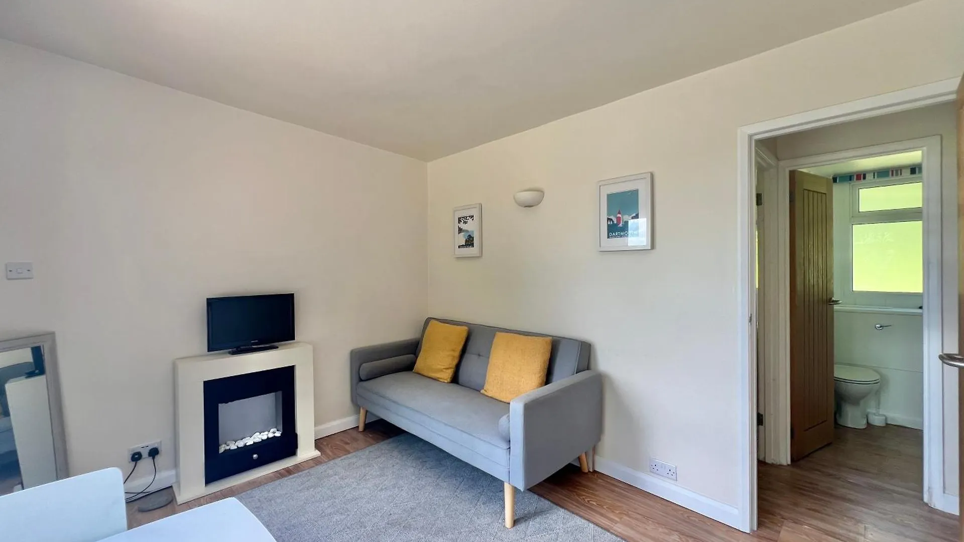 One Bedroom With Sun Deck Apartment