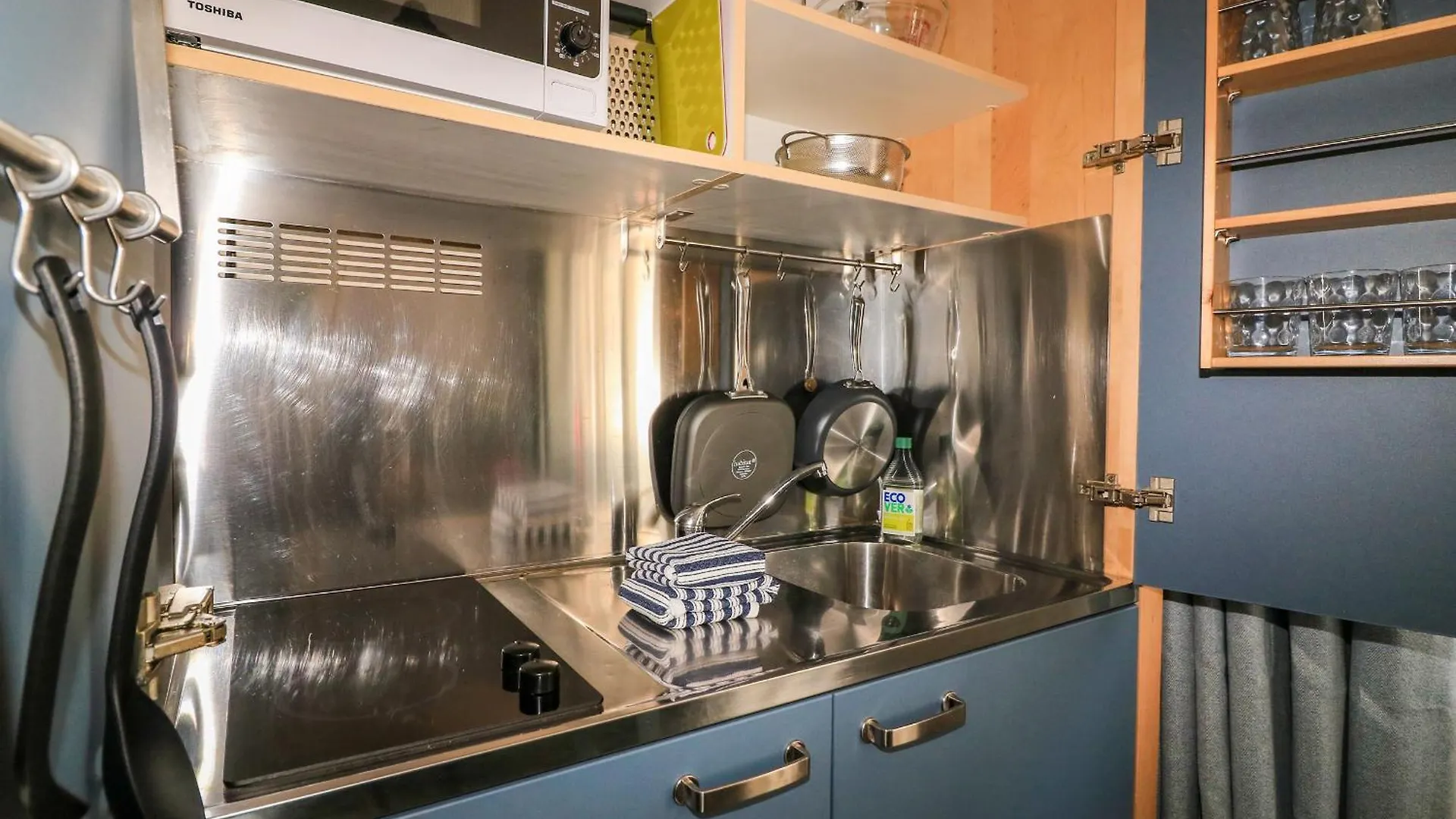 Broadstone Boathouse Apartment *