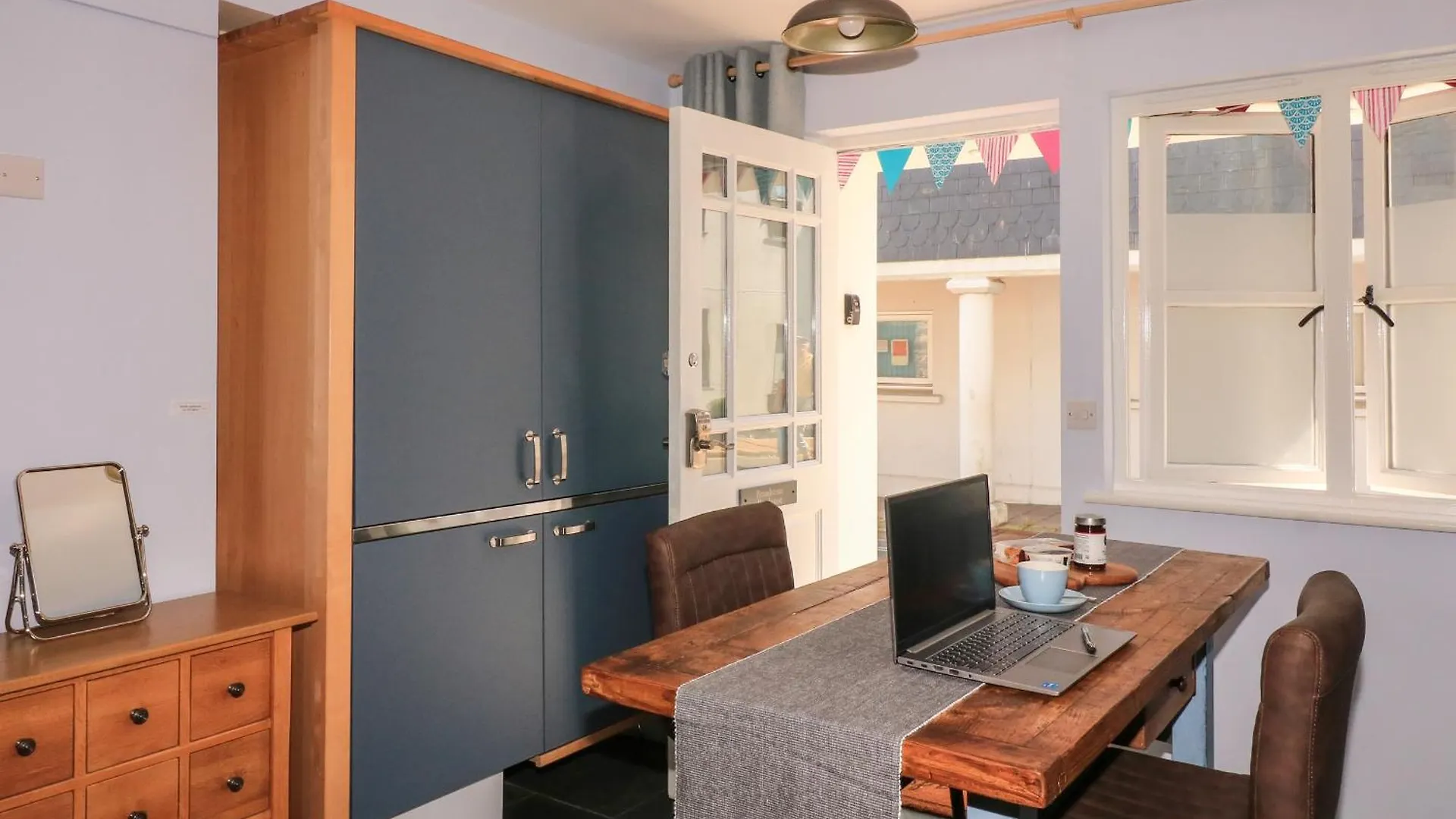 Broadstone Boathouse * Dartmouth