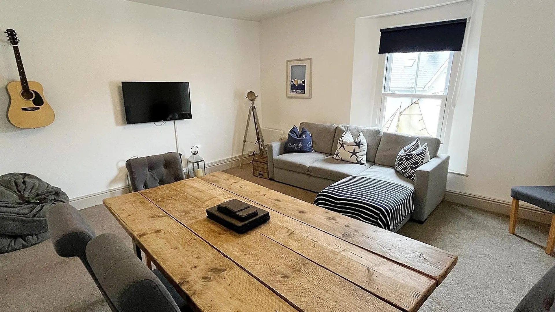 Nancie's Place - Town Center With Private Parking - A Traditional Georgian Private Duplex - Beautifully Refurbished - Two Bedrooms, Bathroom, Kitchen And Lounge Diner Daire