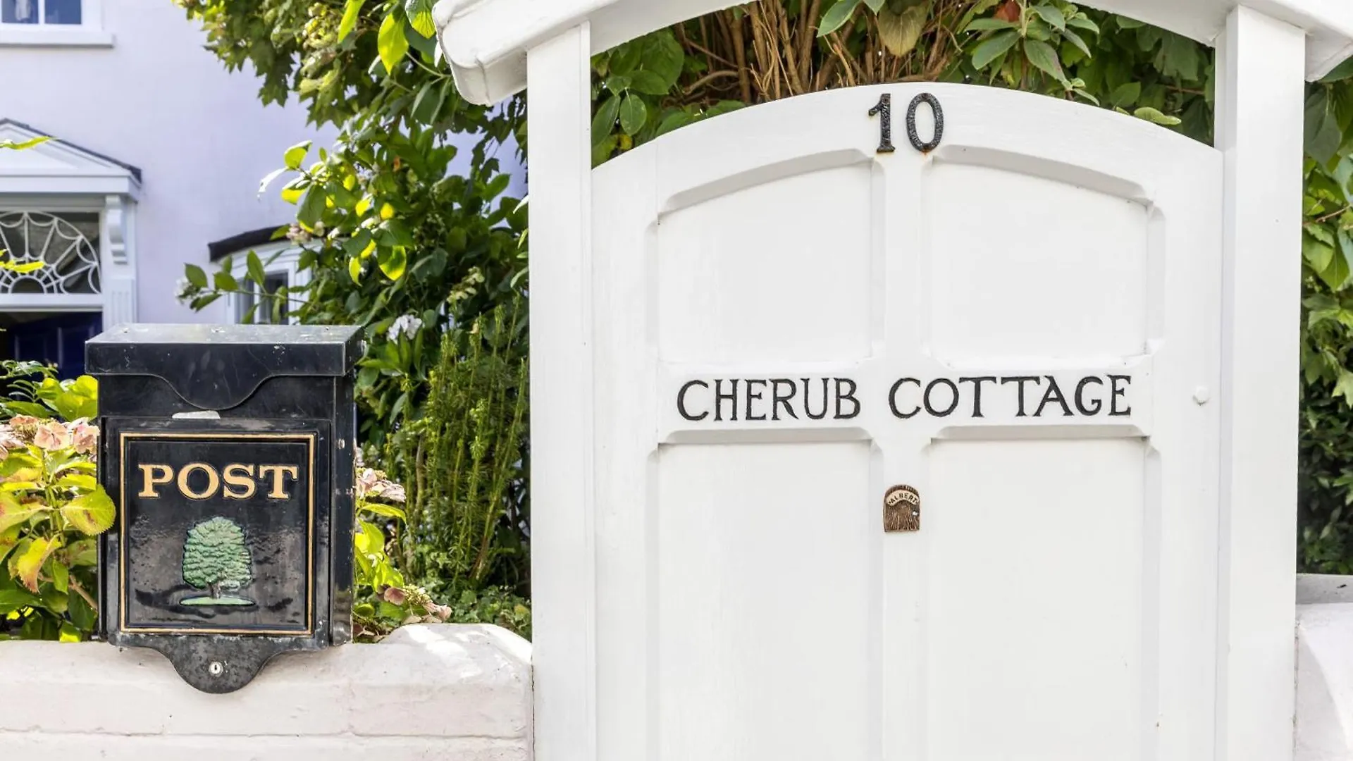 Cherub Located In The Centre Of Historic Holiday home *
