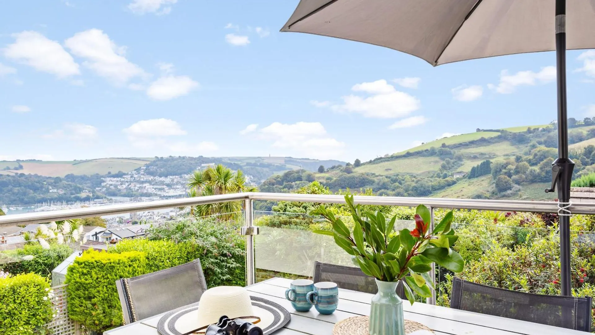 15 Churchfields - With Estuary Views And Parking