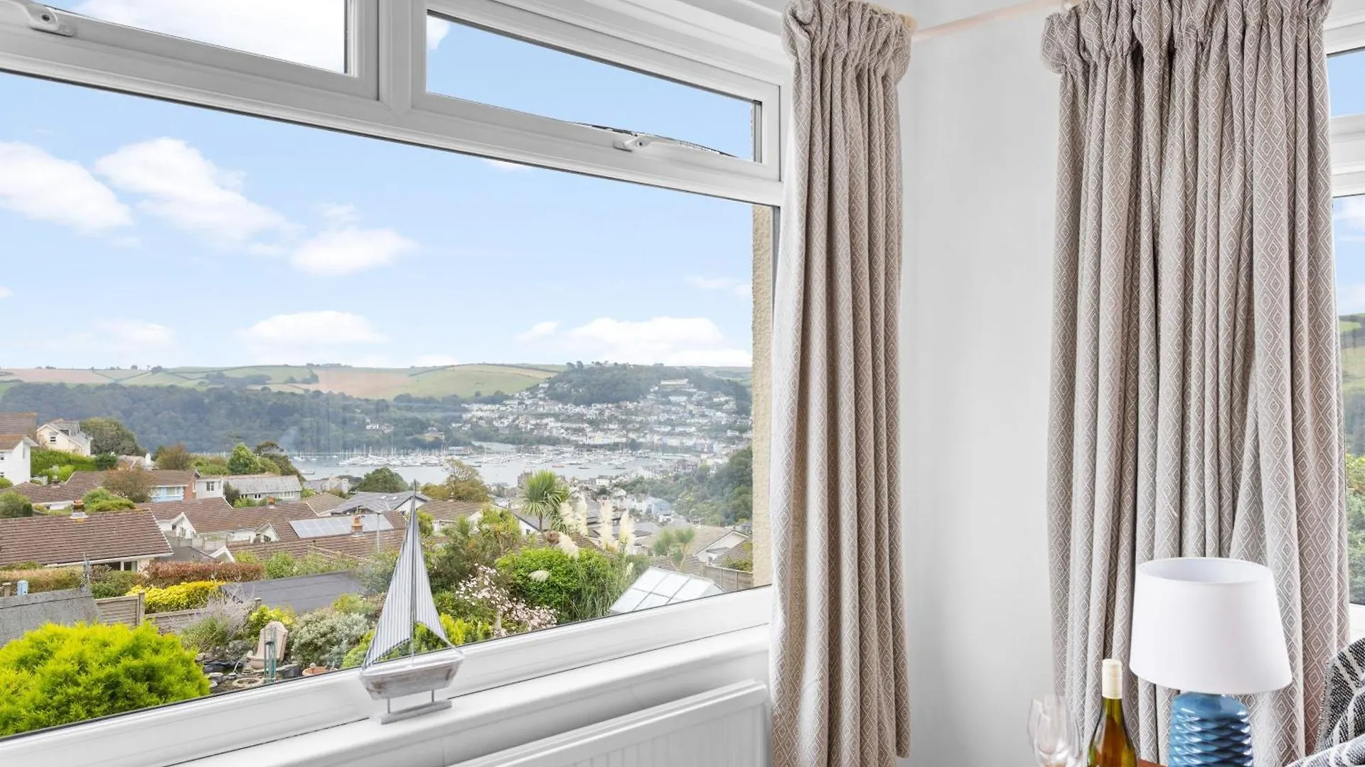 15 Churchfields - With Estuary Views And Parking Holiday home