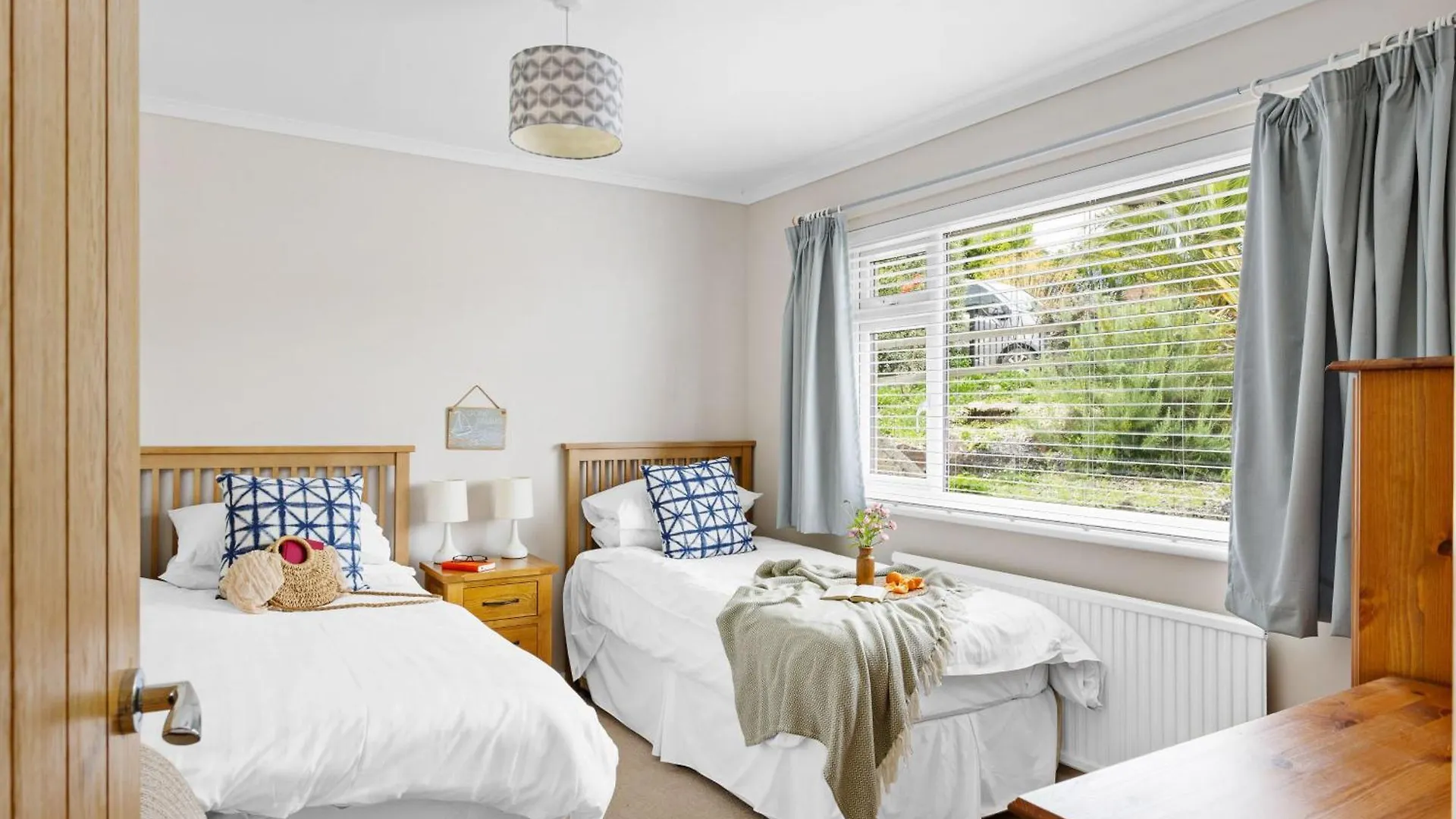 Holiday home 15 Churchfields - With Estuary Views And Parking