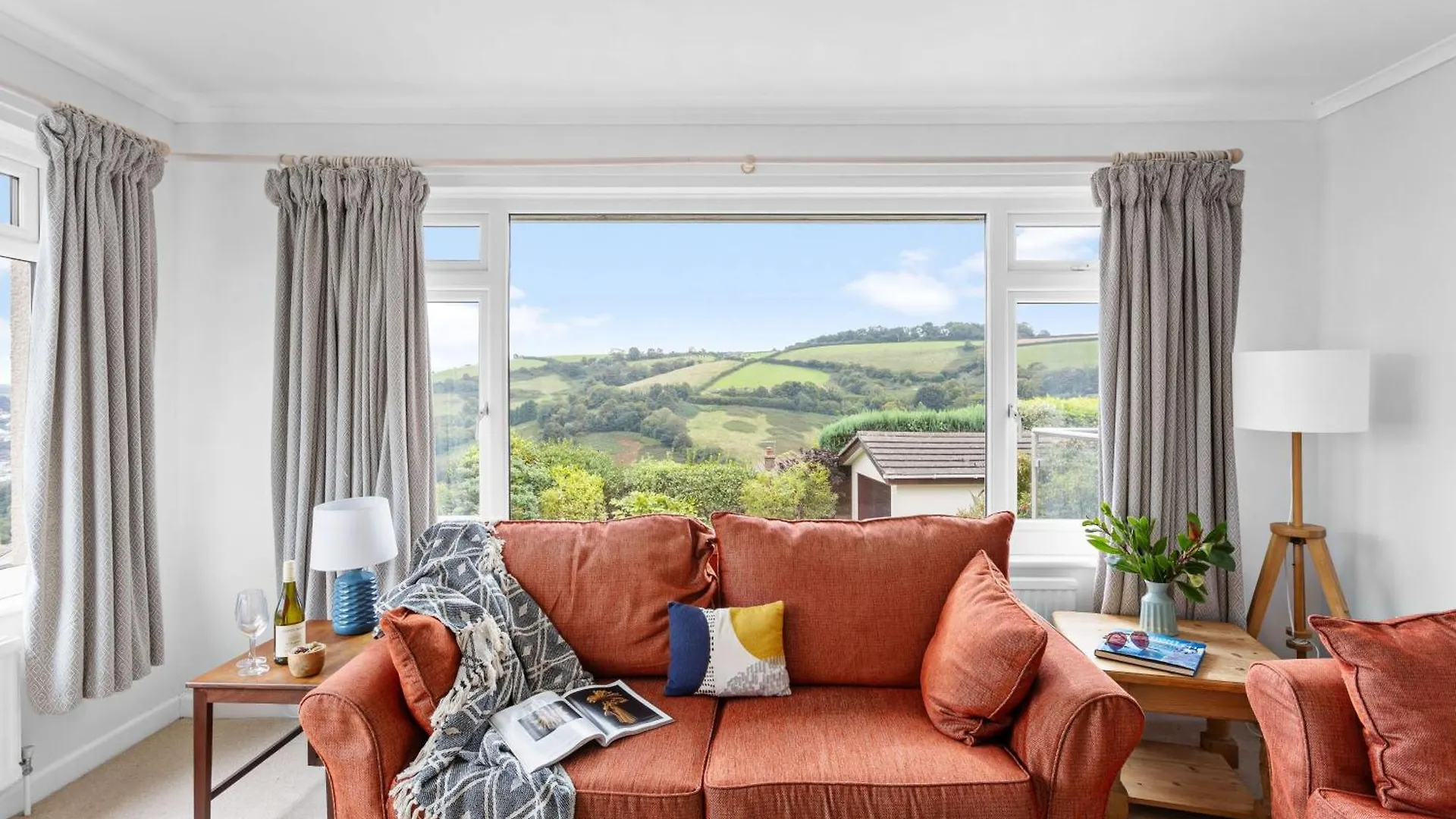 15 Churchfields - With Estuary Views And Parking