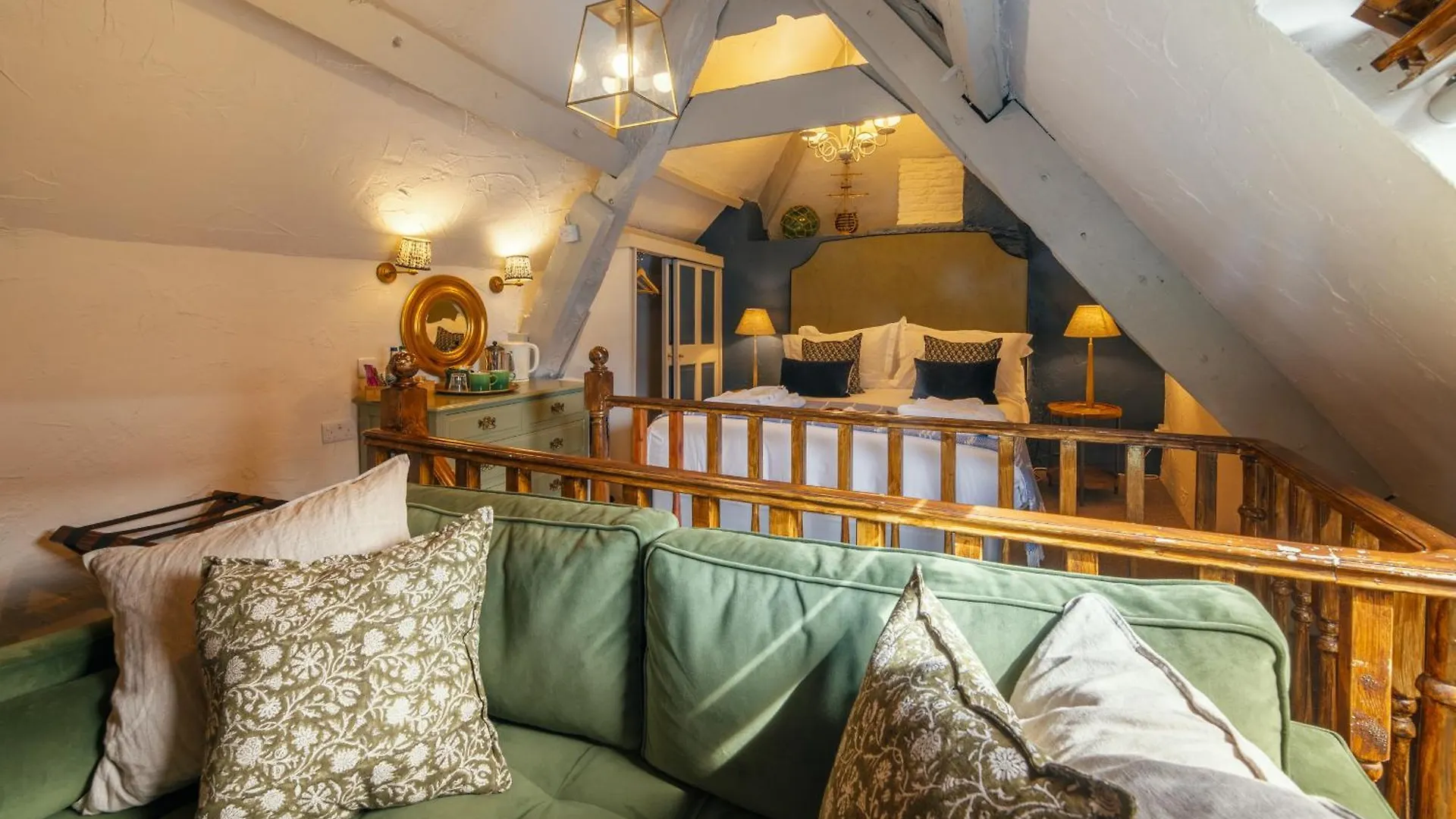 Bayards Cove 3*