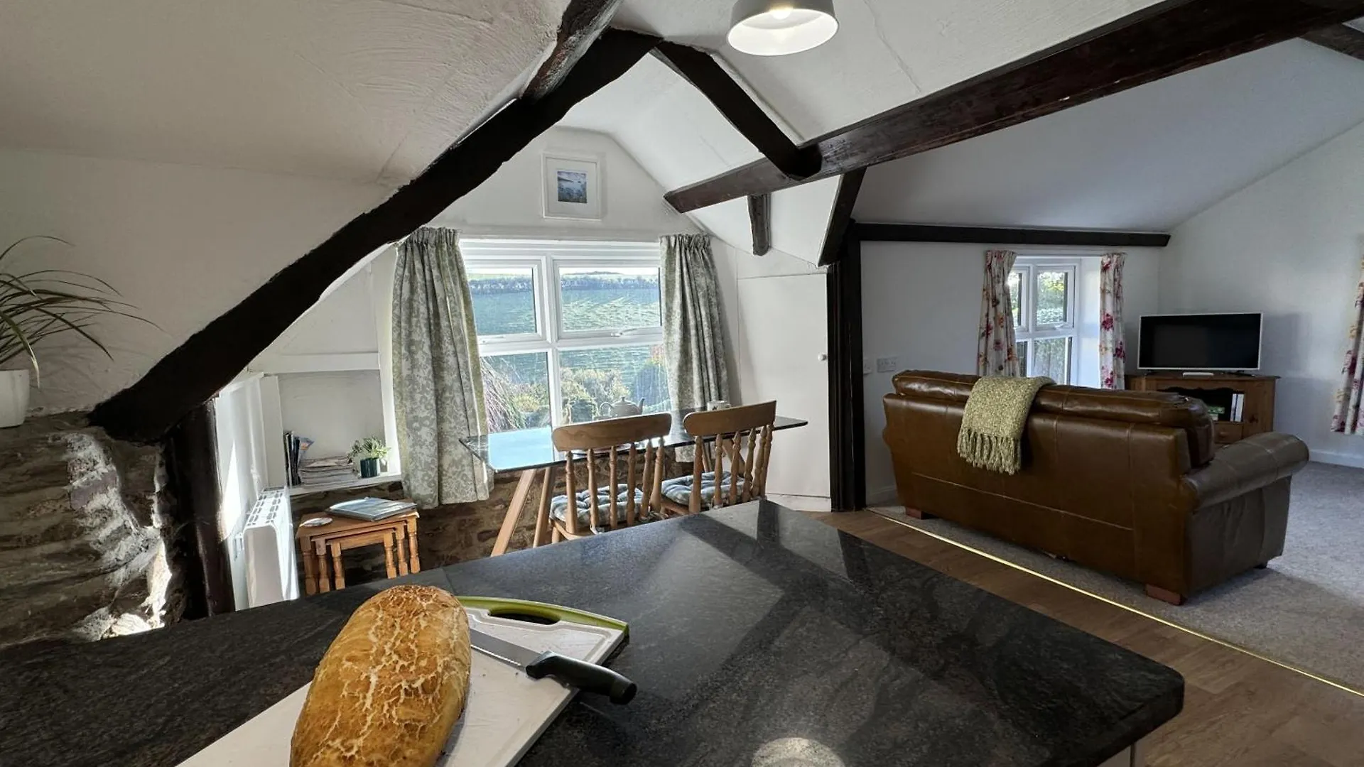 Greenswood - Cosy Cottage, Rural Location, Beautiful Landscaped Gardens With Pond And Dartmouth