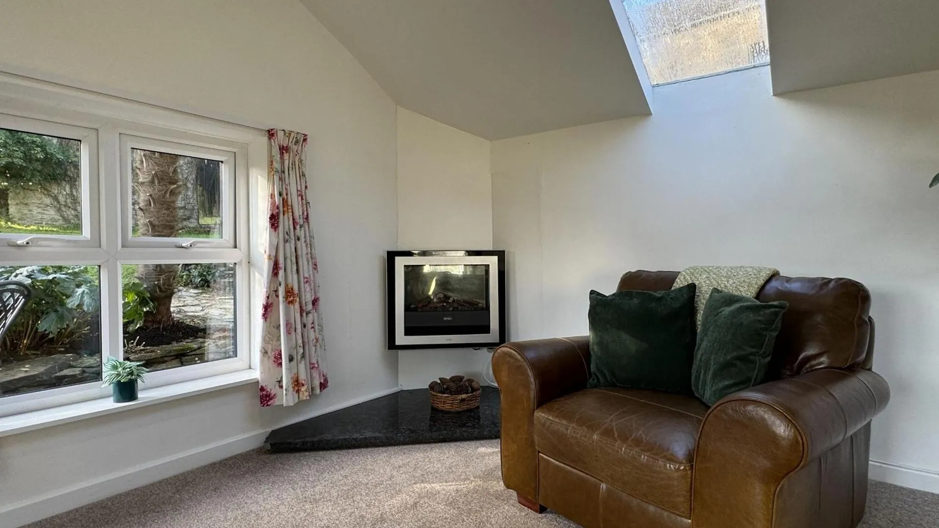 Greenswood - Cosy Cottage, Rural Location, Beautiful Landscaped Gardens With Pond And Holiday home *