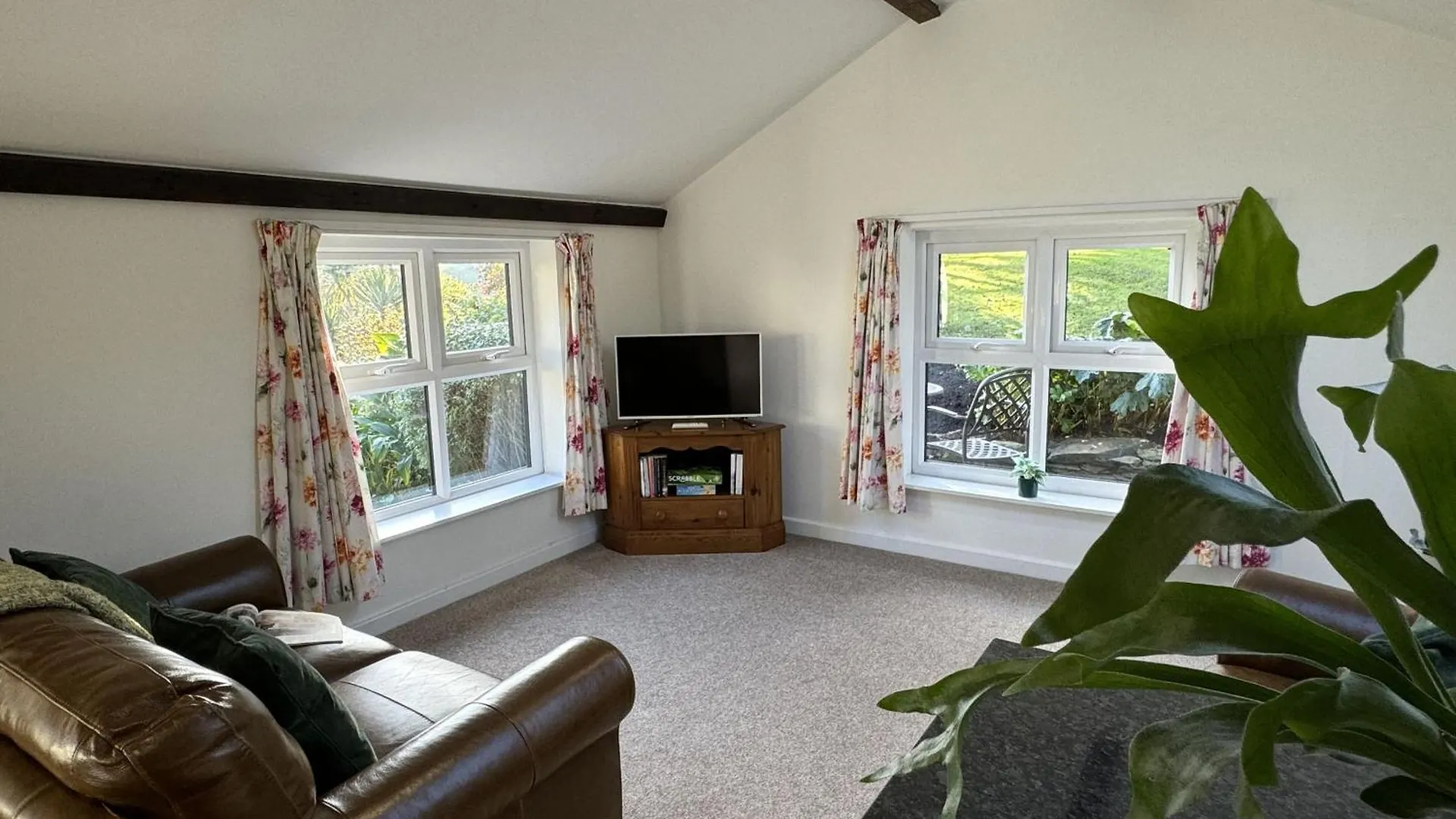 Greenswood - Cosy Cottage, Rural Location, Beautiful Landscaped Gardens With Pond And Holiday home Dartmouth