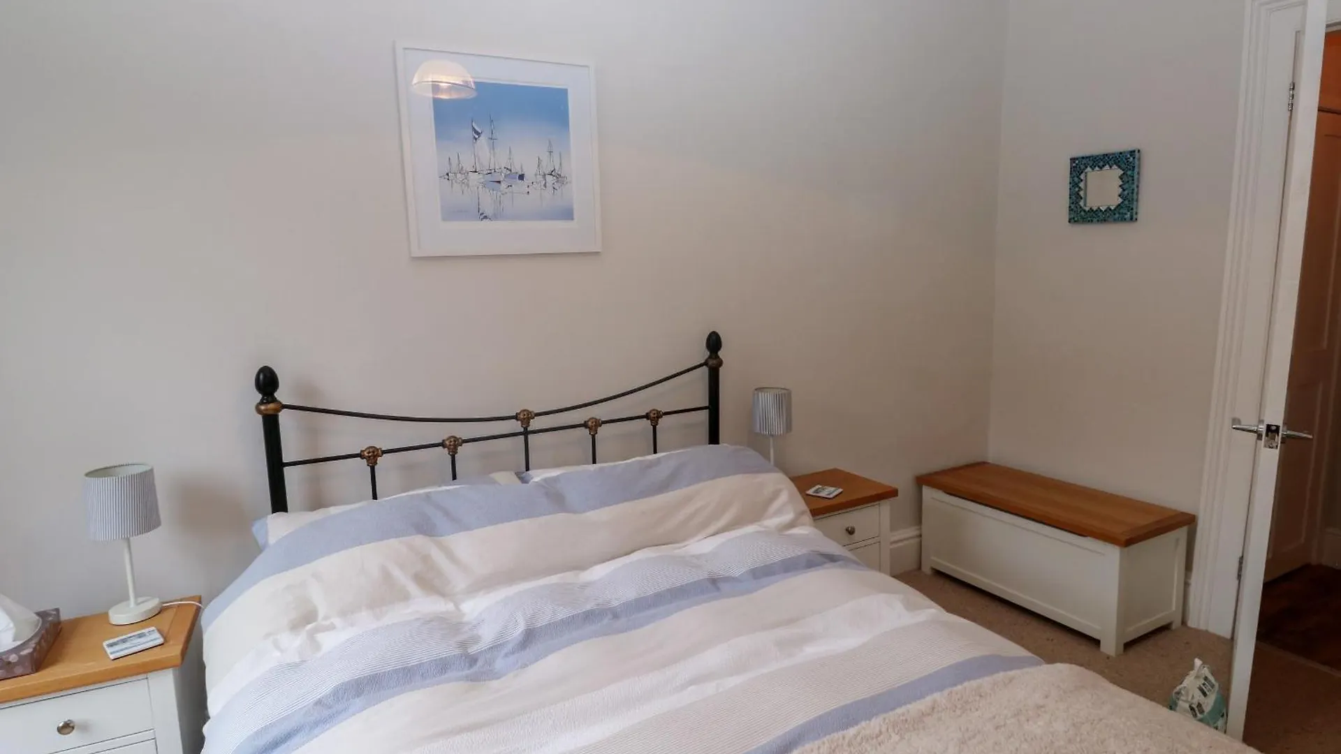 The School, Flat 2 * Dartmouth