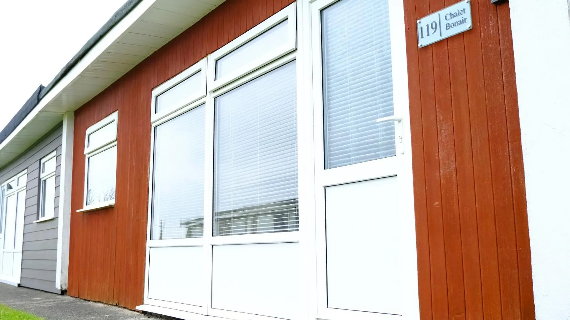 Bonair Spacious Comfortable 2 Bedroom Sleeping 4 *