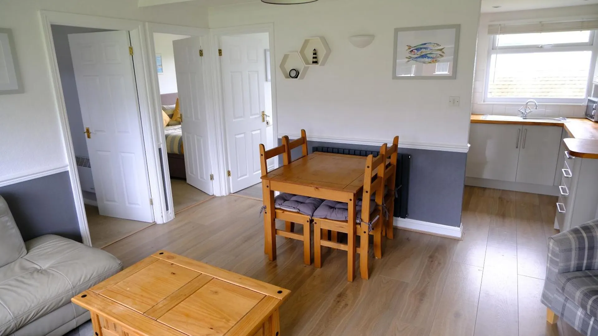 Bonair Spacious Comfortable 2 Bedroom Sleeping 4