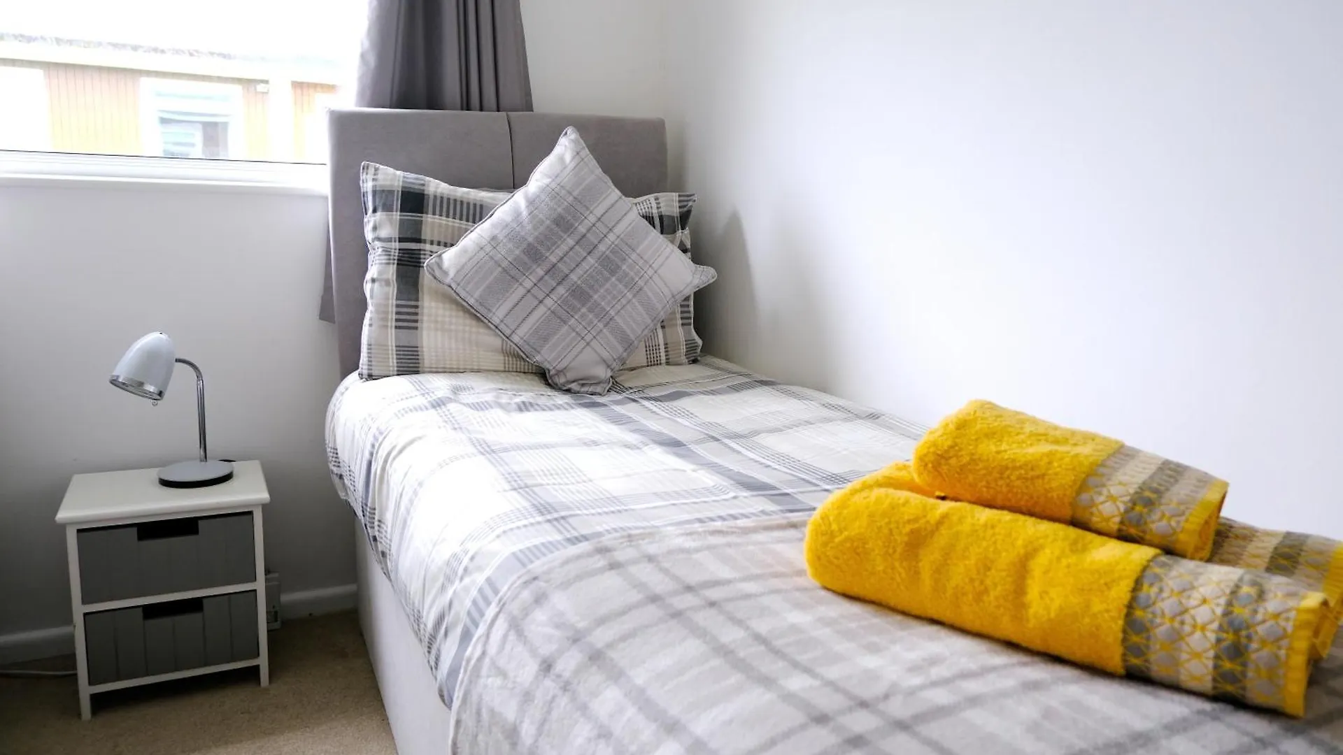 Chalet Bonair Spacious Comfortable 2 Bedroom Sleeping 4 *