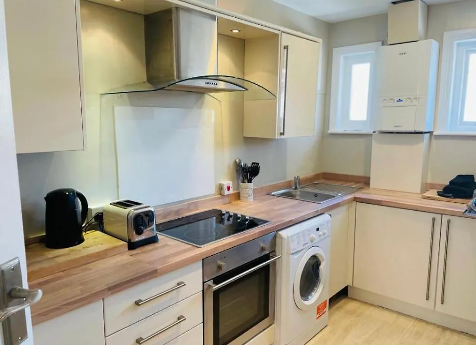 Rockferry 3 Bed + Parking Permit