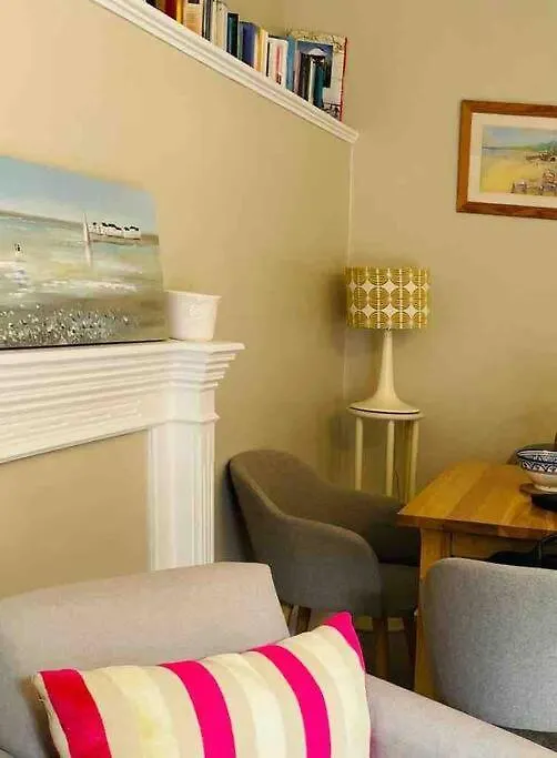 Rockferry 3 Bed + Parking Permit *
