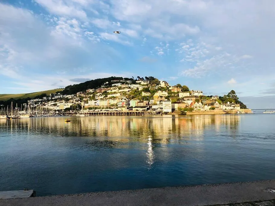 Rockferry 3 Bed + Parking Permit Dartmouth