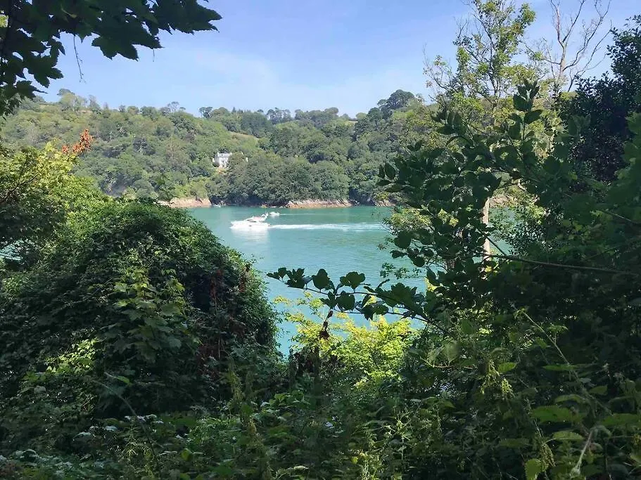 Rockferry 3 Bed + Parking Permit Apartment Dartmouth