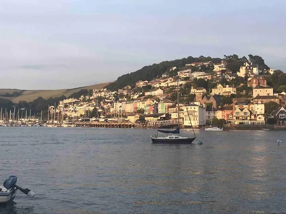 Rockferry 3 Bed + Parking Permit * Dartmouth