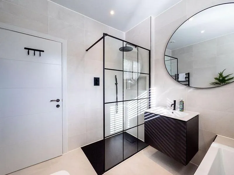 Redwalls Luxury House Holiday home *