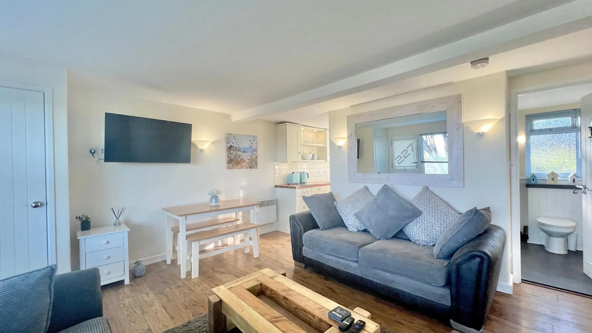 The Bolt Hole, 2 Bed With Rural Views Apartment *