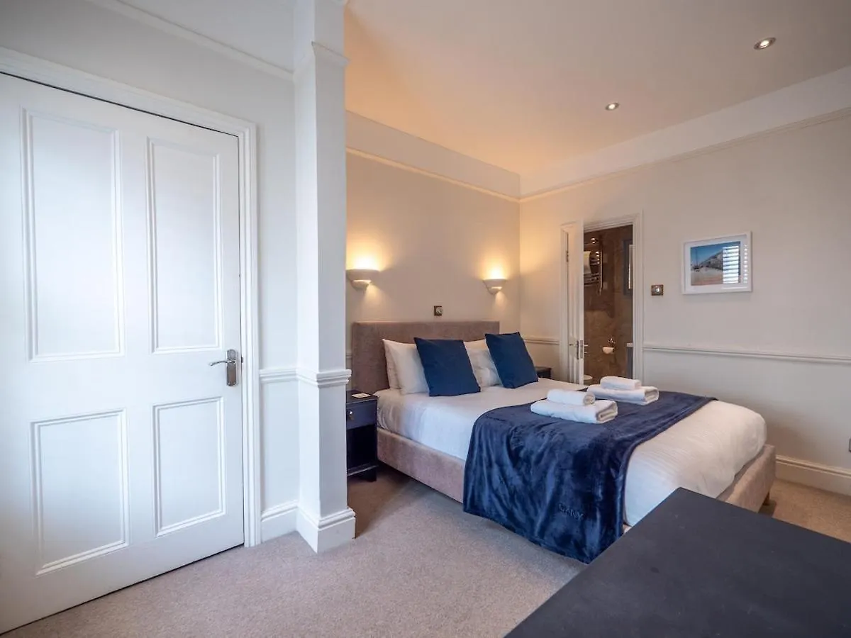 Apartment 25 Steps - Stylish 2-bed Gem In