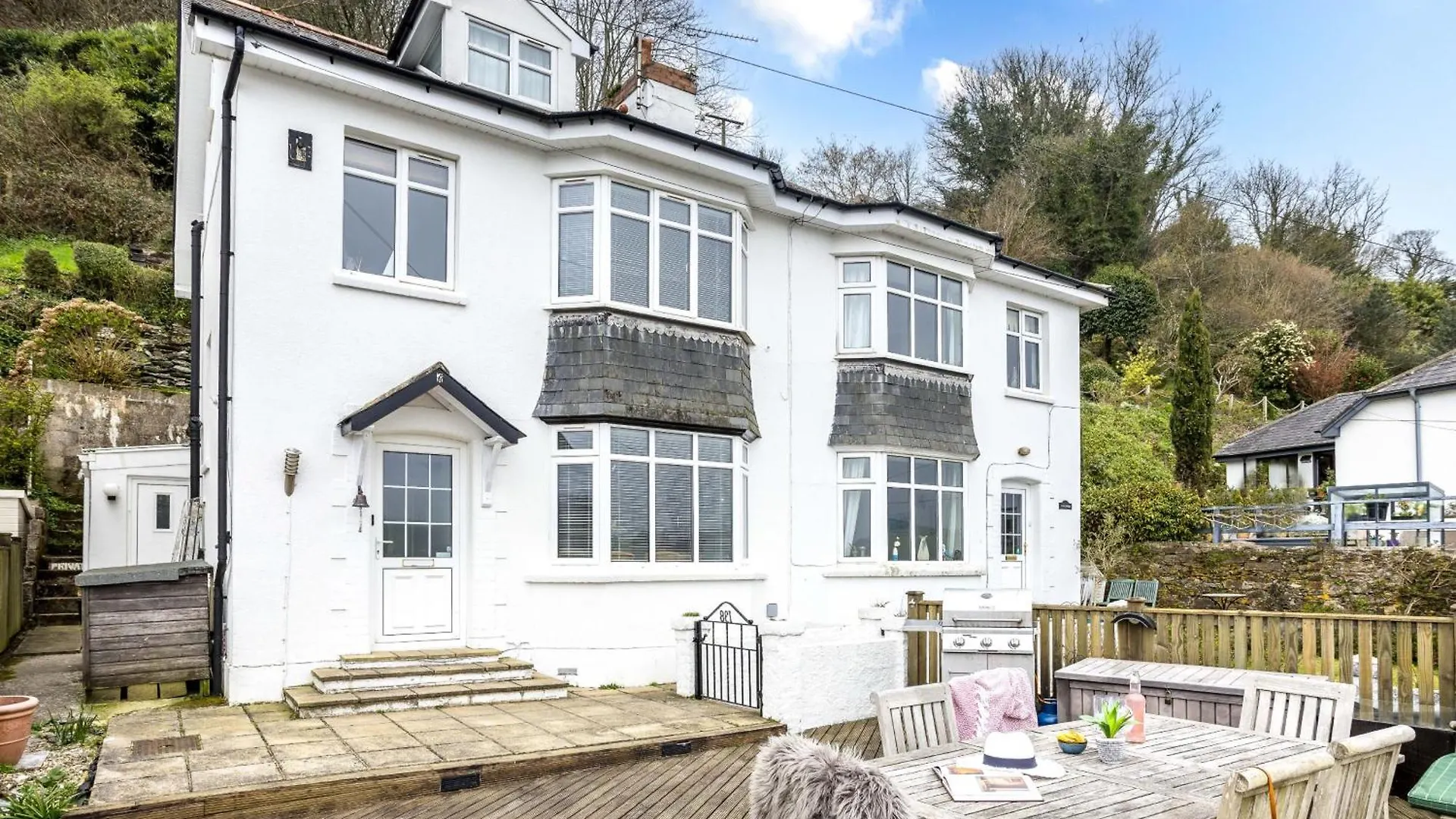 Uphigh - Elevated Family With Stunning River Views Holiday home Dartmouth
