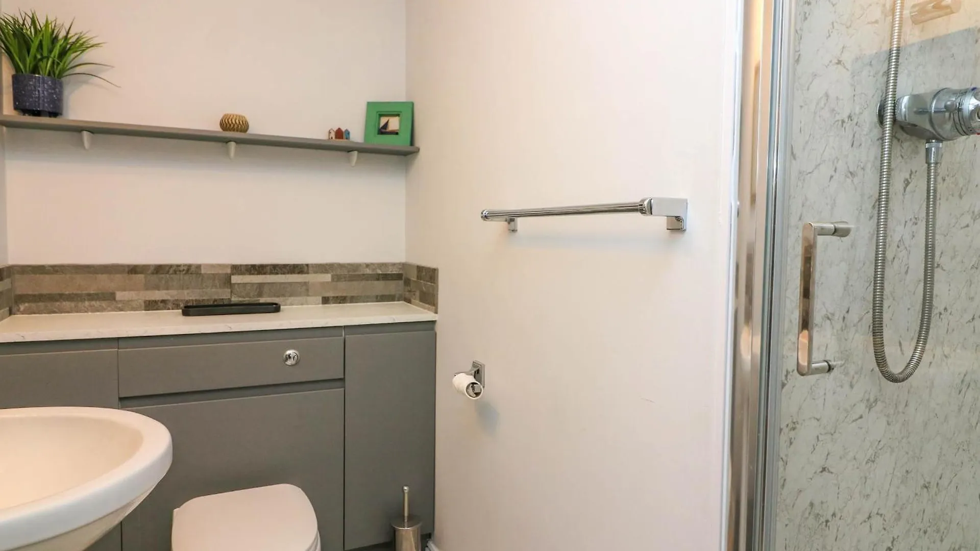 8 House Apartment