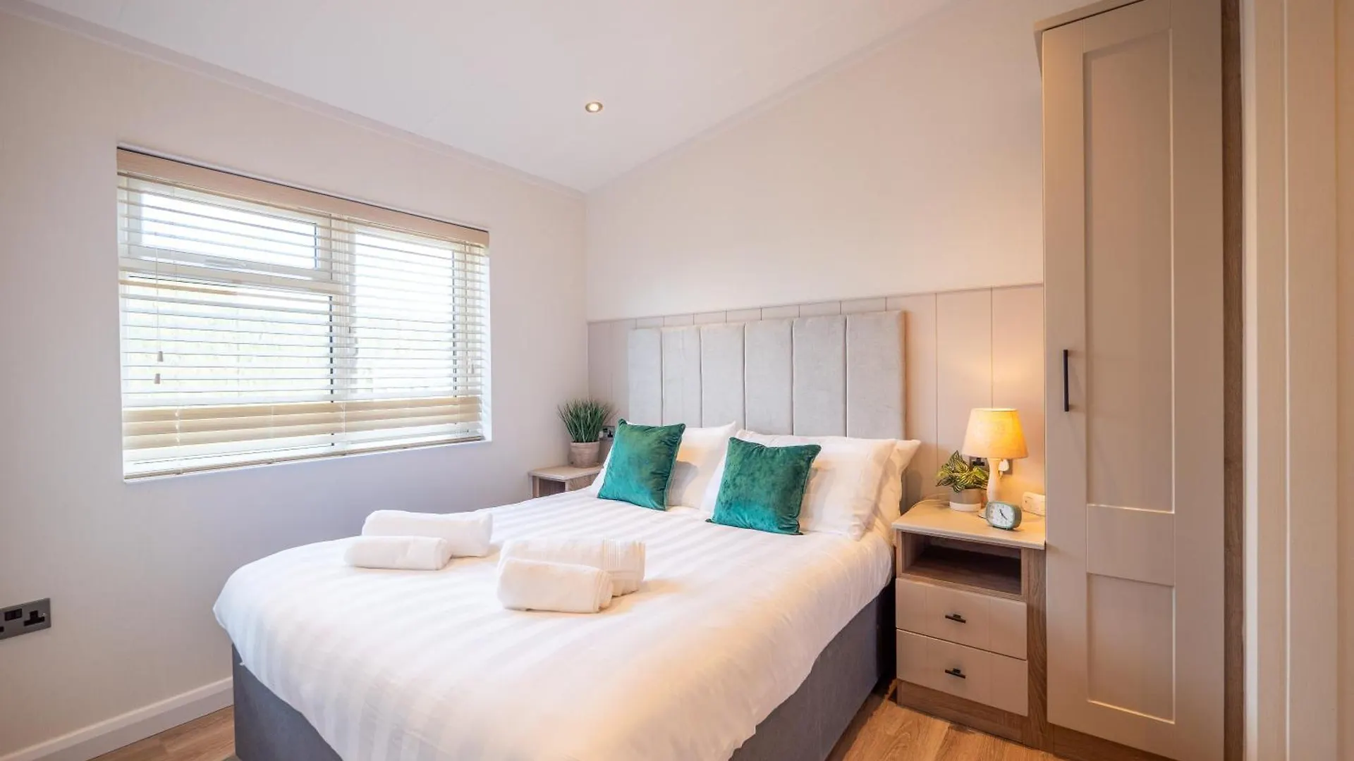 Countryside Retreat On Golf Course Dartmouth