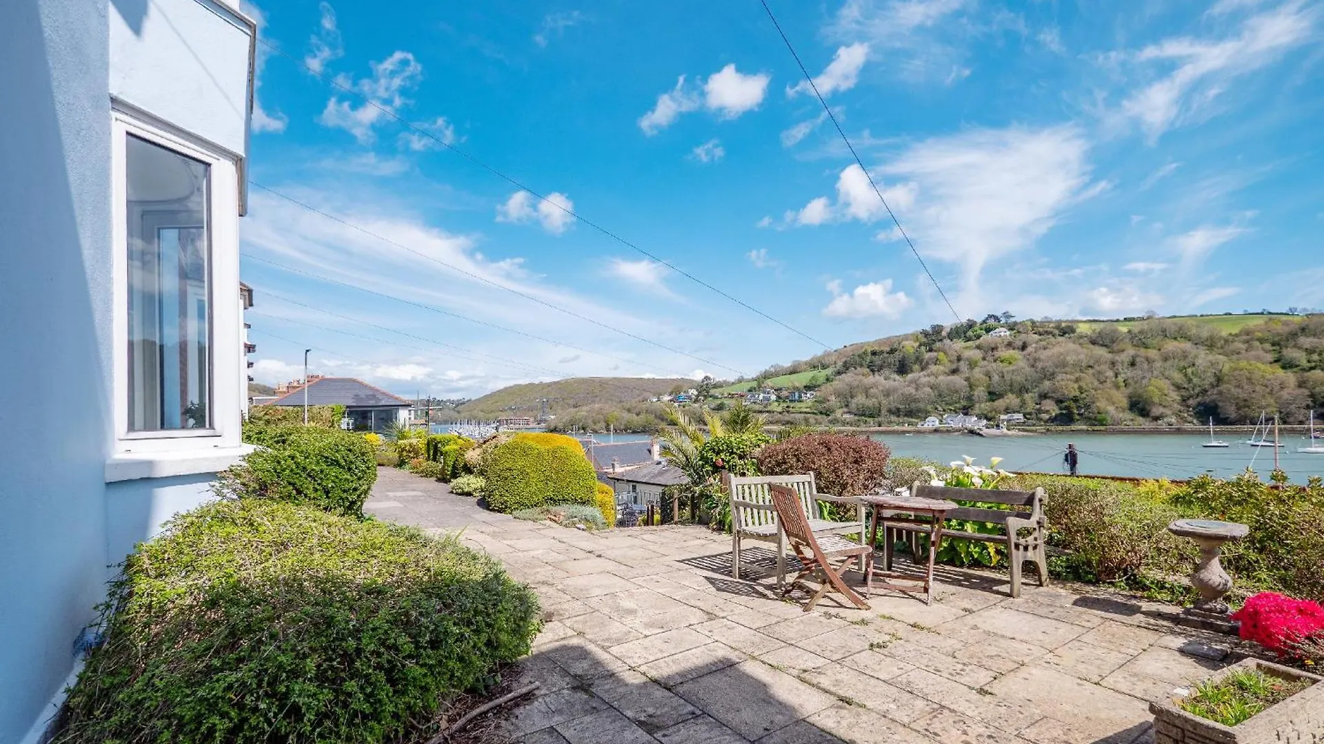 Coastal Escape River Views, Terrace & Parking *
