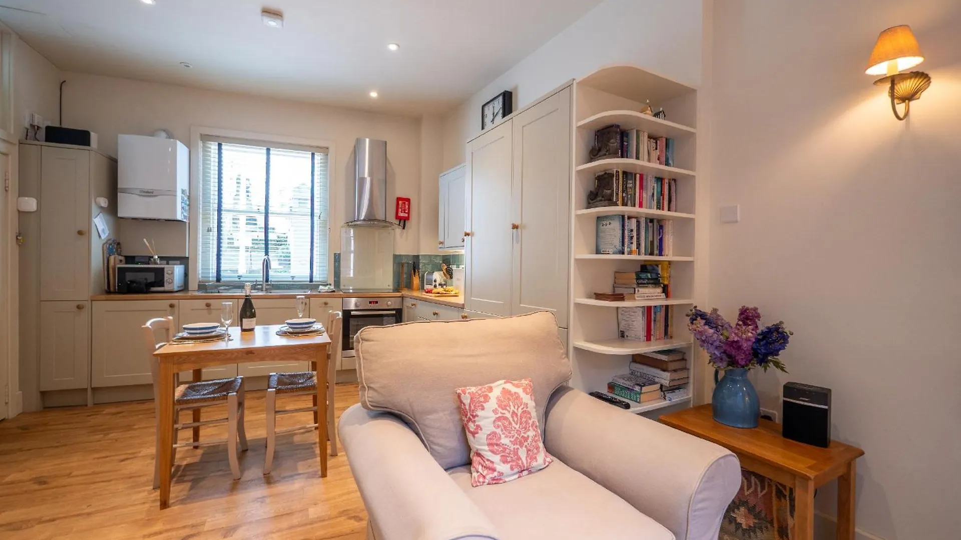 Elegant Couples' Escape In Apartment *
