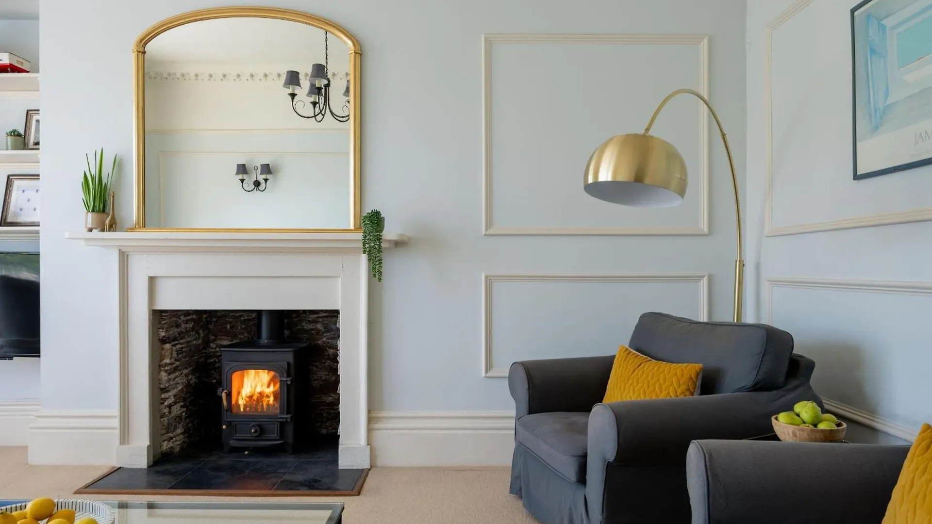 3 Manor House * Dartmouth