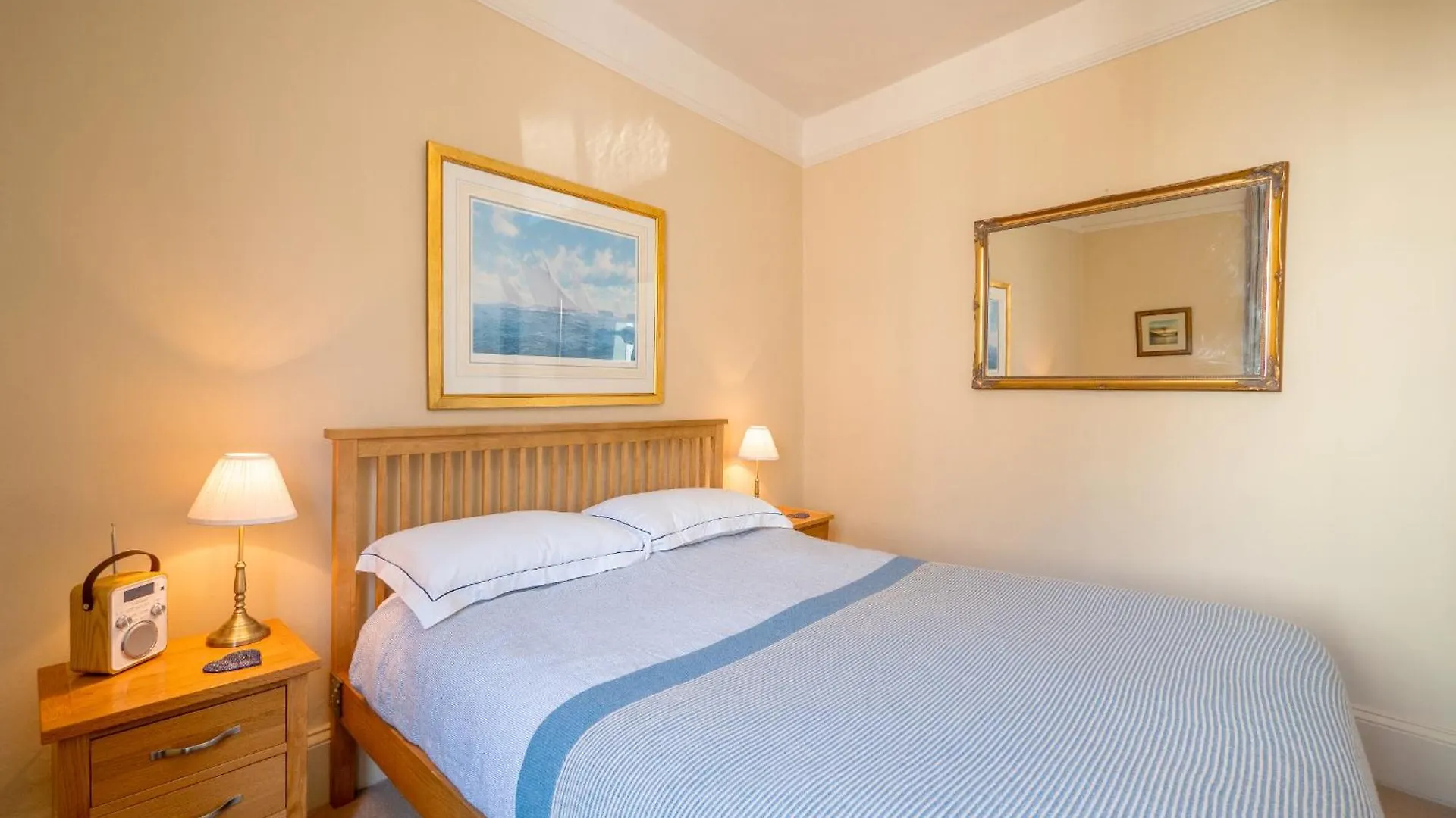 Hideaway, Large Roof Terrace & Views Apartment Dartmouth