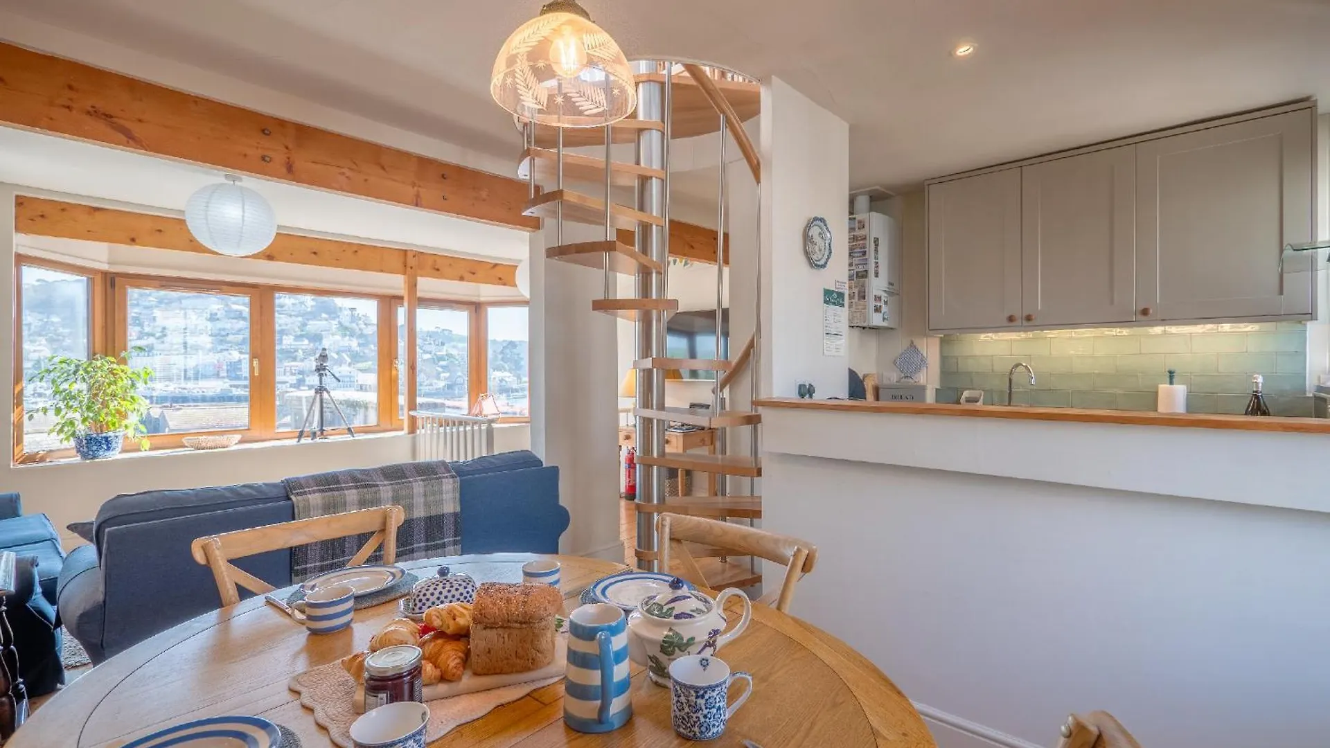 Hideaway, Large Roof Terrace & Views Apartment