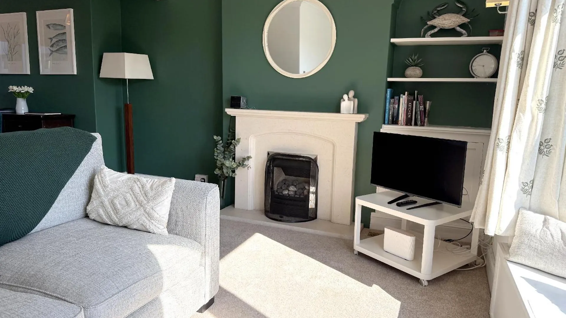 Coastal Escape River Views, Terrace & Parking Holiday home *