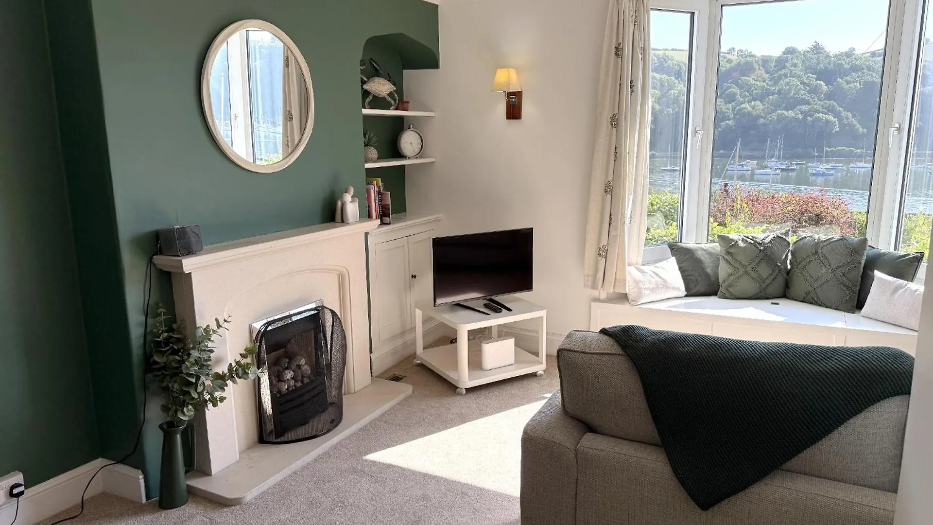 Holiday home Coastal Escape River Views, Terrace & Parking *