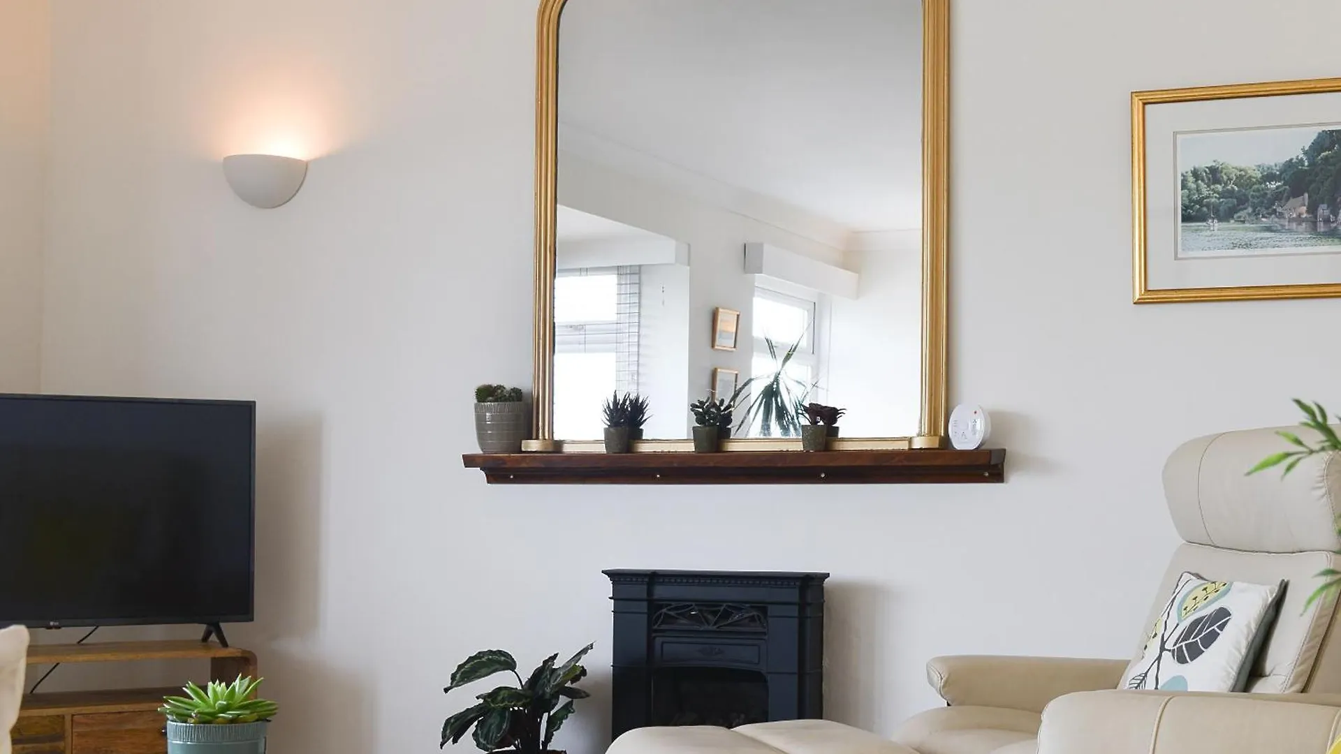 The Mews, Flat 2 * Dartmouth
