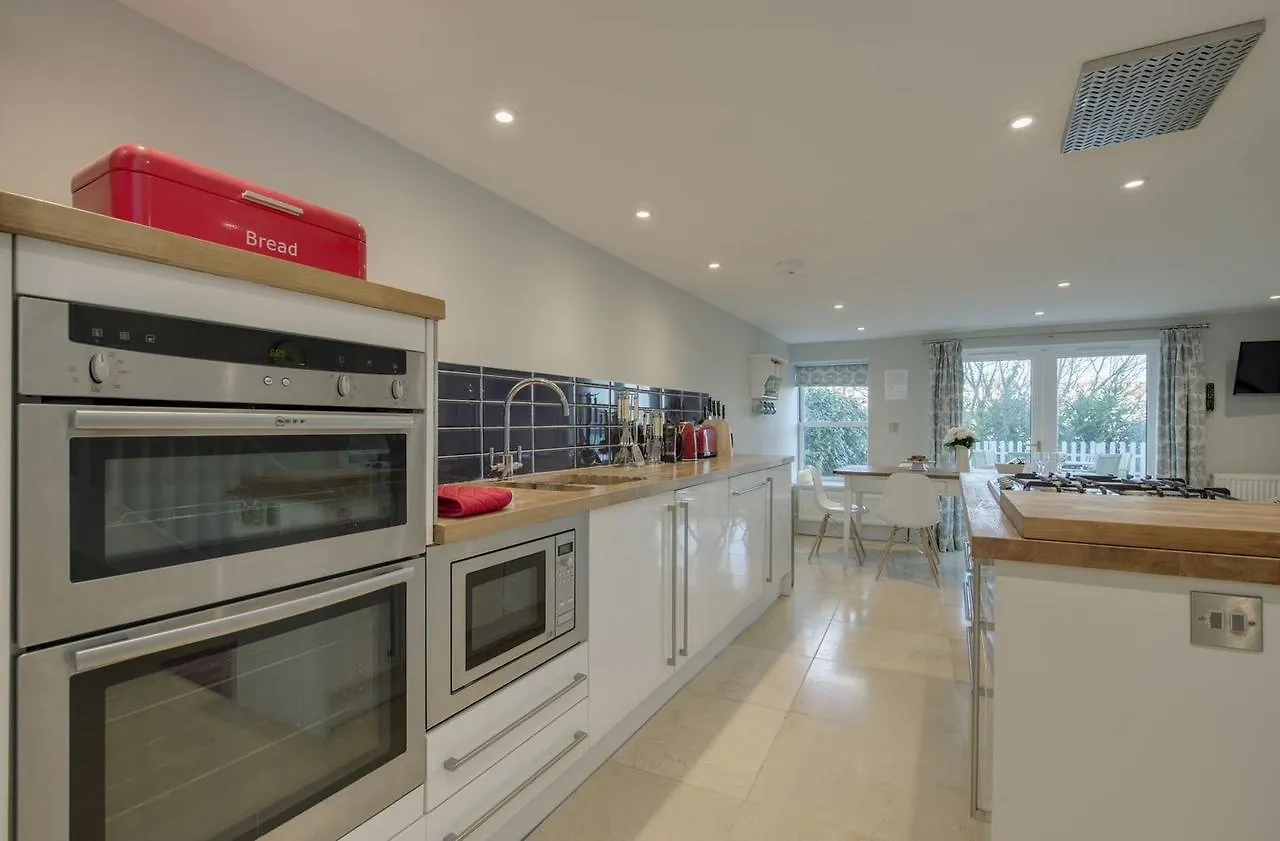 Regatta House *