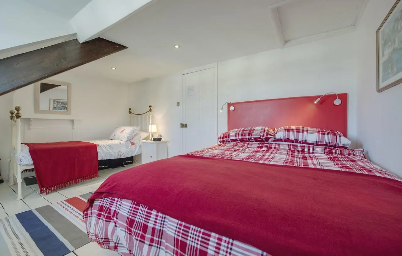 Regatta House Holiday home *