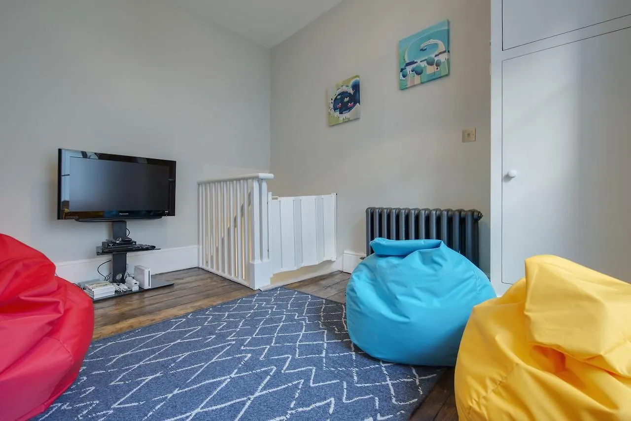 Regatta House Holiday home *