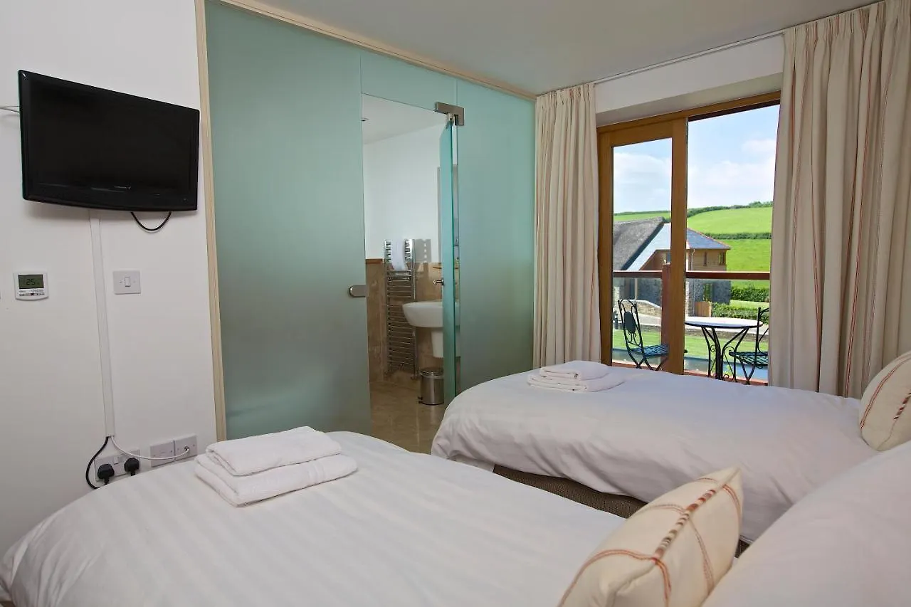 Lodge Dartmouth Green Lodges *