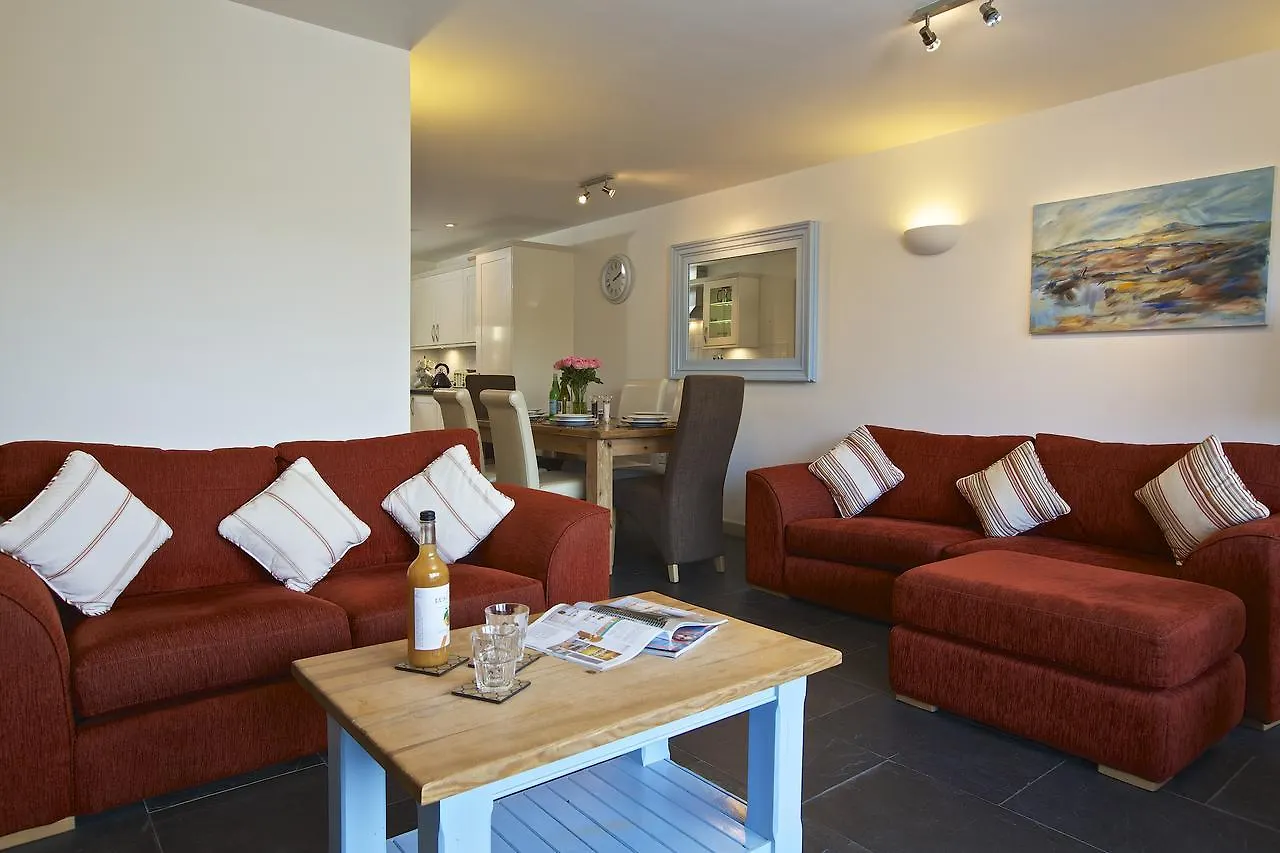Dartmouth Green Lodges *