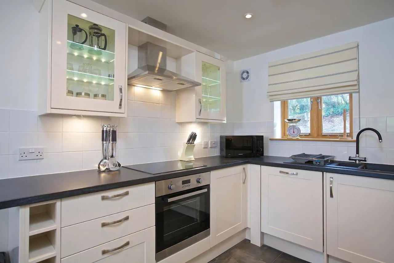 Dartmouth Green Lodges *