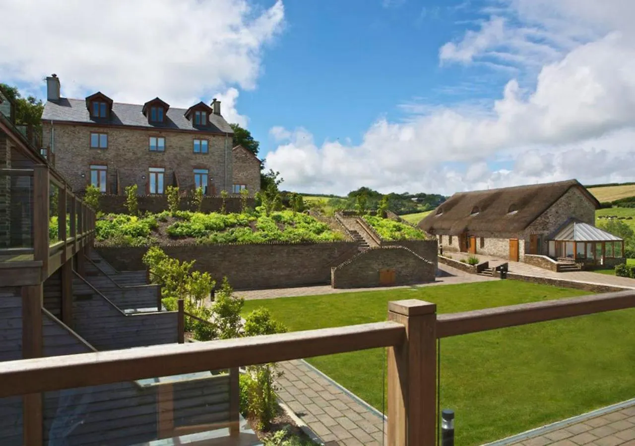 Dartmouth Green Lodges Lodge *