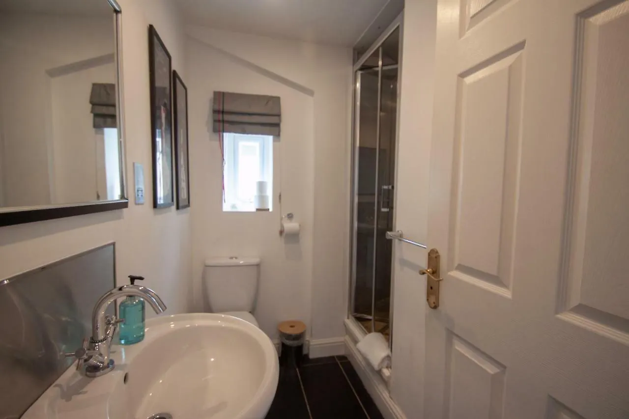 Just B -town Centre, 2 X Double Bedroom With Smart Tv, Full Kitchen & Great 1400 Power Shower! St Elmo Apartmán *